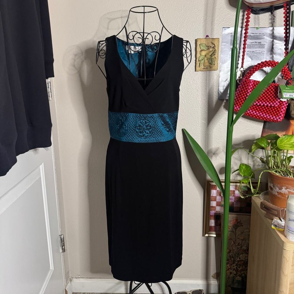 Kay Unger Sleeveless V Neck Sheath Dress 6